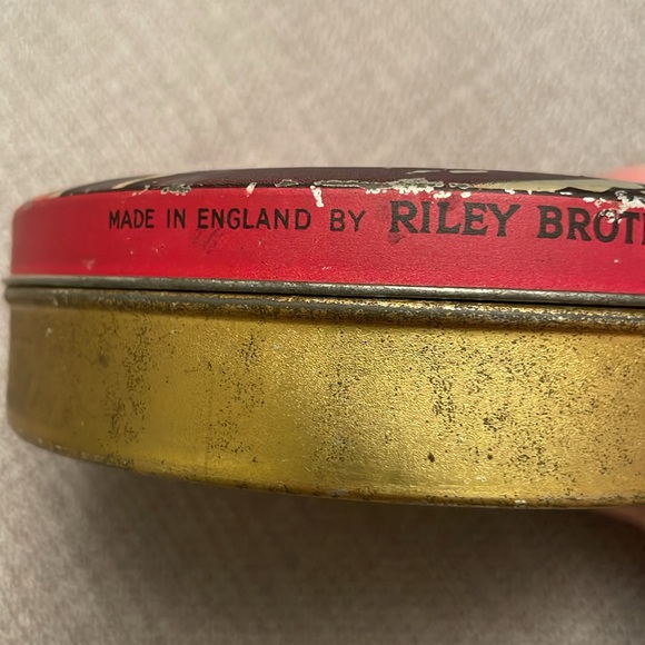 Vintage Collectors Tin Riley’s Variety TOFFEE Halifax, England 5” Round - Picture 10 of 12